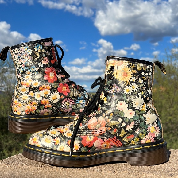 🏴 Dr. Martens MIE Sienna Miller Floral Boots UK 4 - Picture 4 of 17